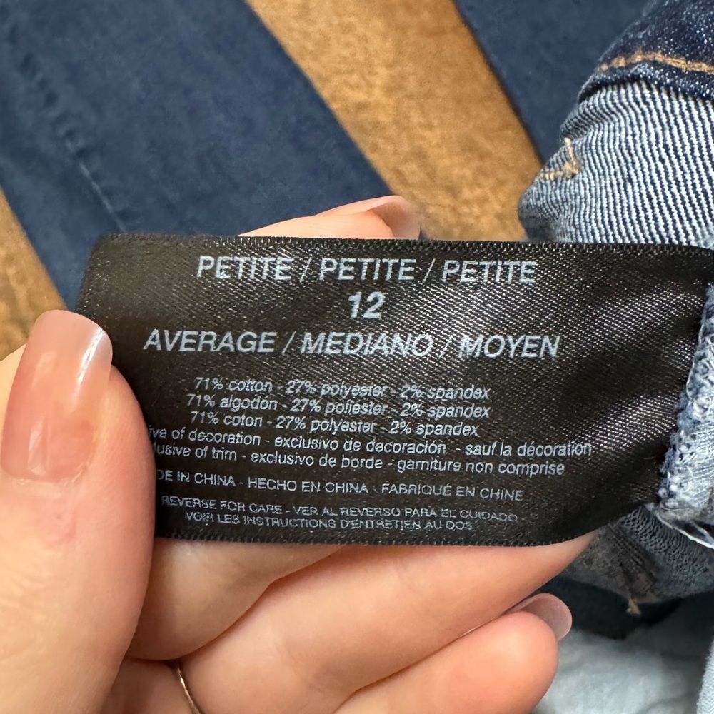 Gloria Vanderbilt Amanda Petite Cropped Jeans - Picture 5 of 6